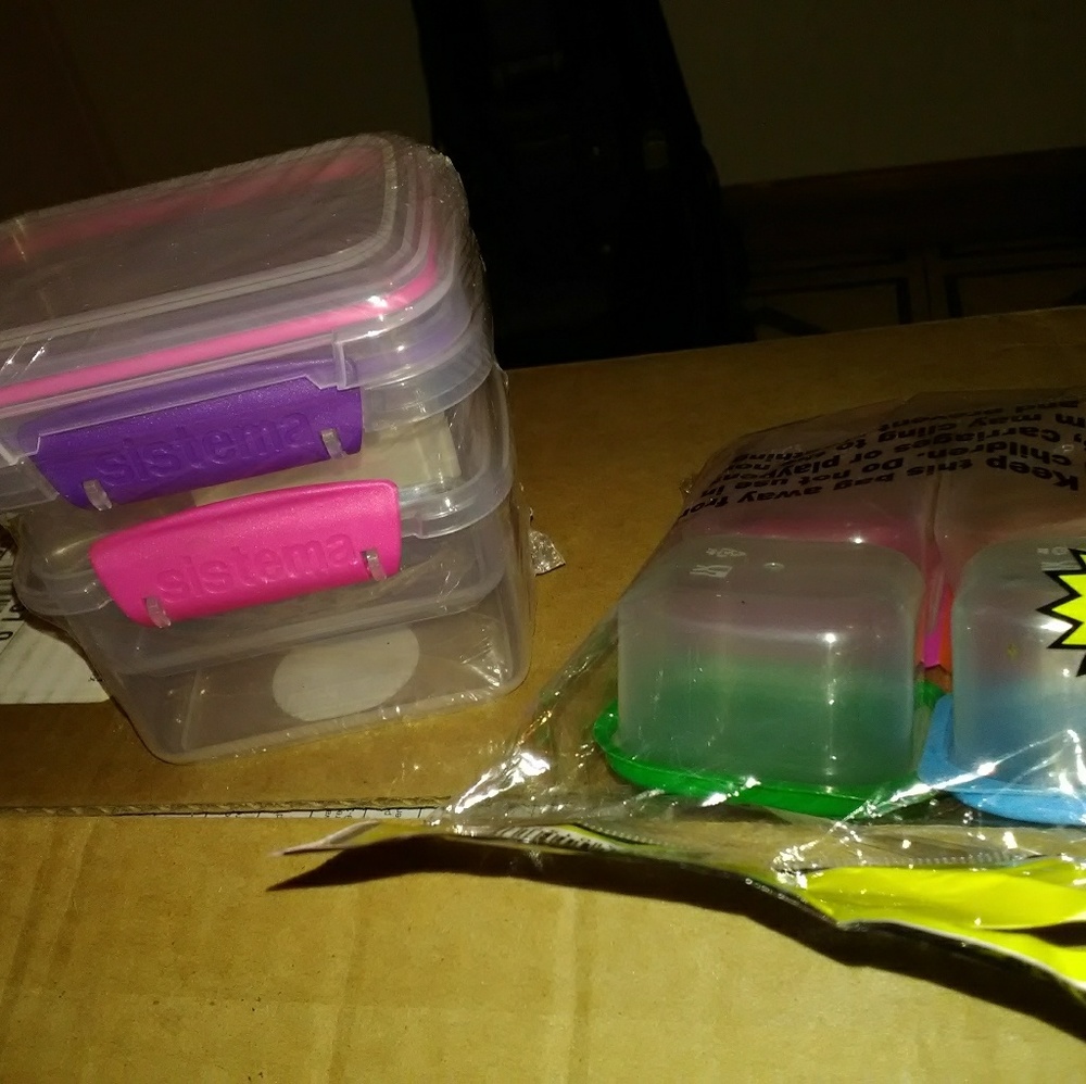 Container s - Picture 2 of 2